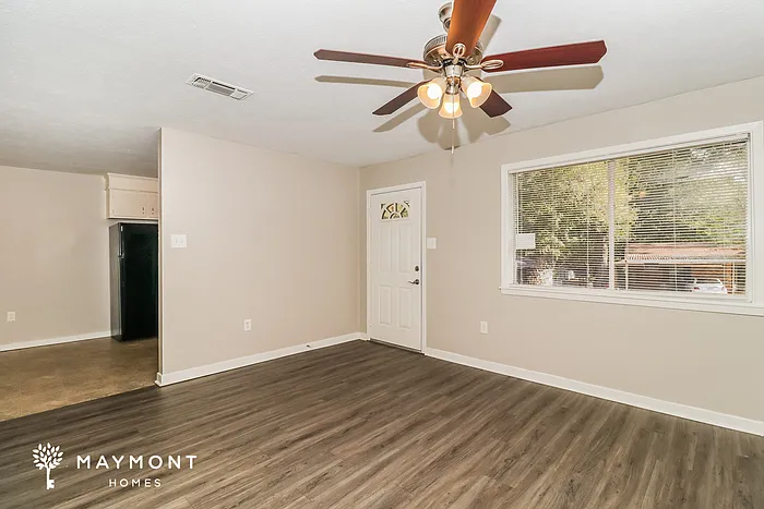 3 bed, 1.5 bath, 1164 sqft, $1,645 — Photo 4