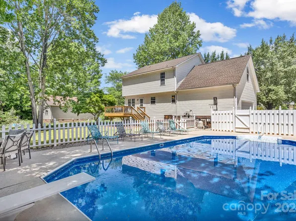 3356 Mooring Pl, Sherrills Ford, NC 28673