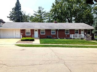 1102-1104 S Pine Ave, Freeport, IL 61032