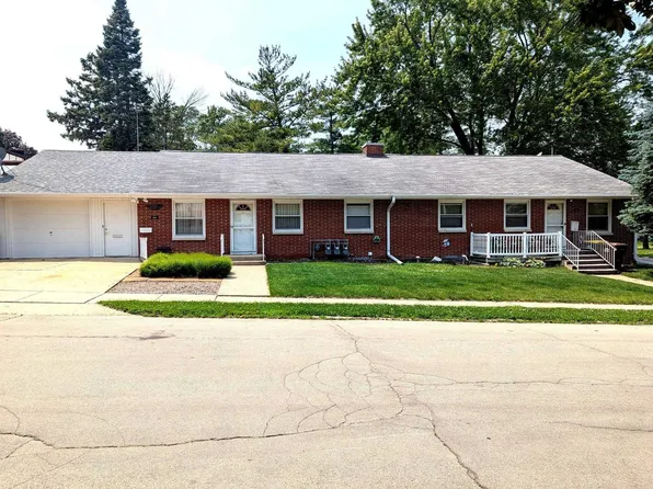 1102-1104 S Pine Ave, Freeport, IL 61032