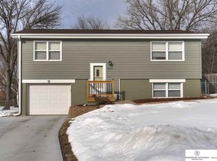 9542 Tomahawk Blvd, Omaha, NE 68134