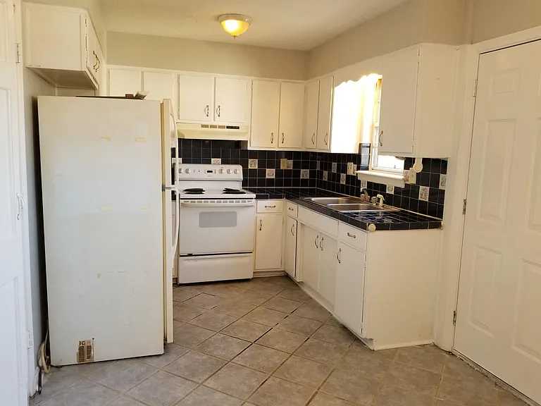 6918 Holly Lake Dr — Photo 8