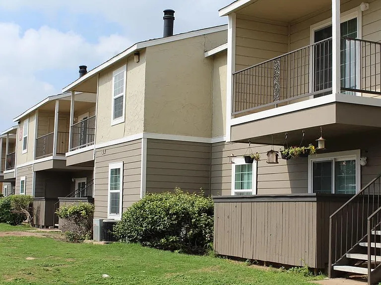 Aviare Place Apartments — Photo 11