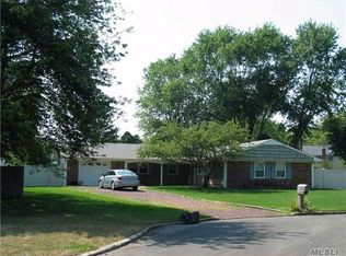 4 Millbrook Ct, Stony Brook, NY 11790