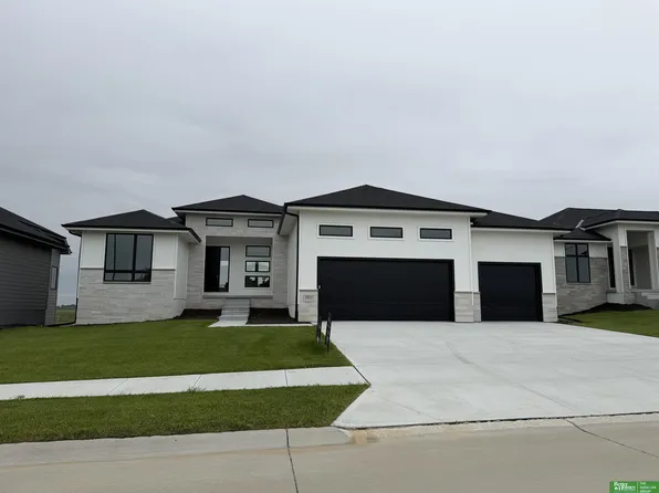 5811 N 197th St, Elkhorn, NE 68022
