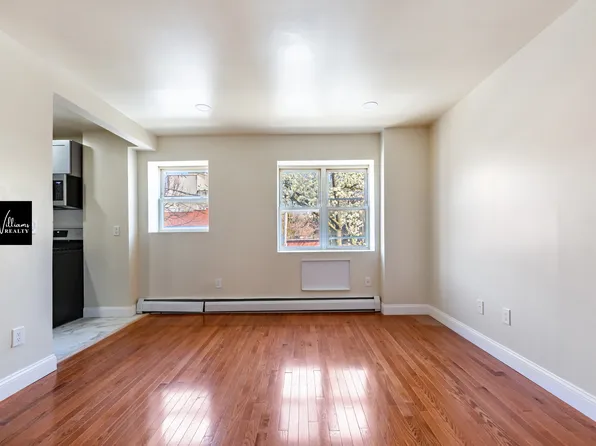 10 Buffalo Avenue image 1 of 34