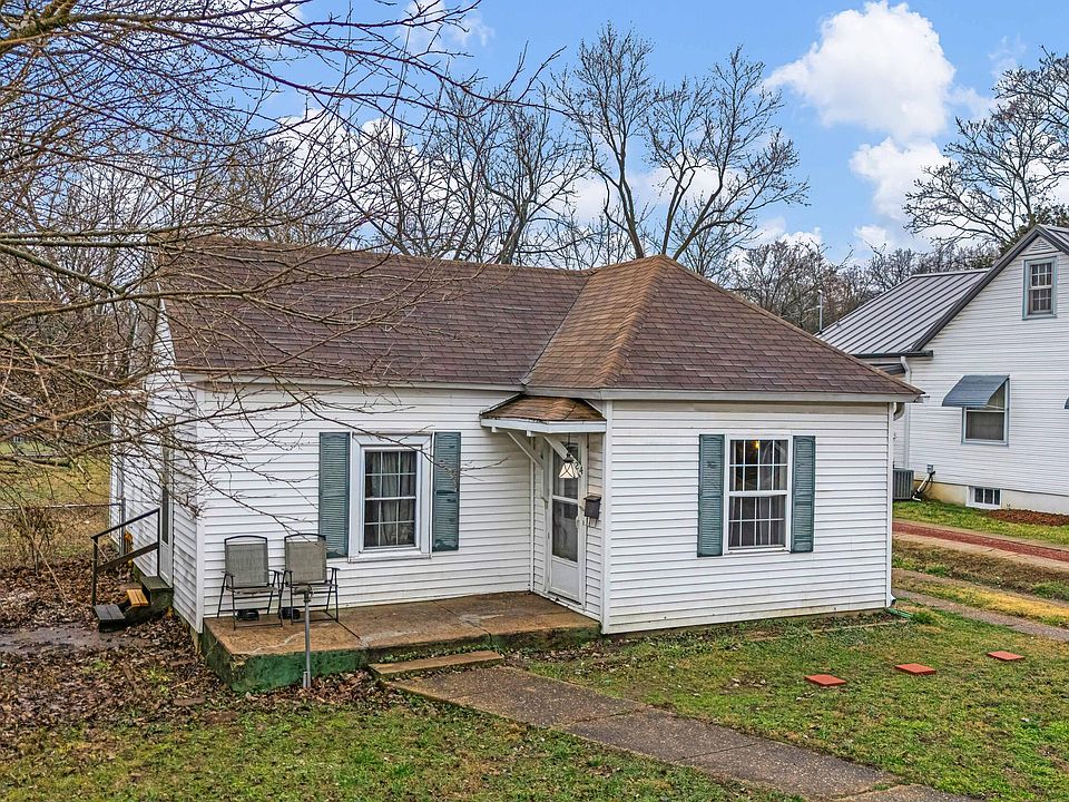 1st image of 824 W Leyda Street