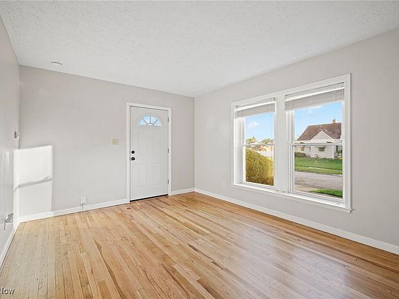 4th image of 224 Mission Dr