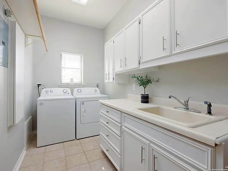 625 Paseo Canada St — Photo 41