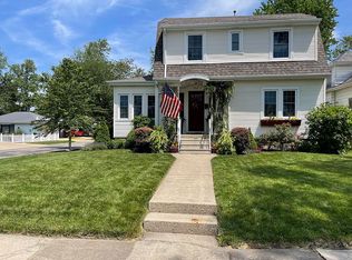 723 W Main Cross St, Taylorville, IL 62568