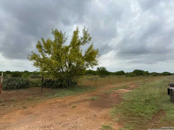 8762 FM 140, Charlotte, TX 78011