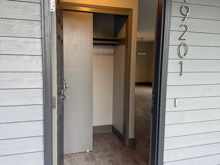 19201 15th Ave NW — Photo 2
