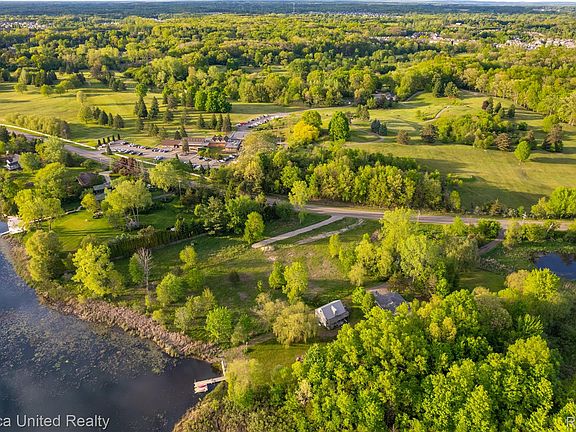 4th image of 17 Golf Club Rd