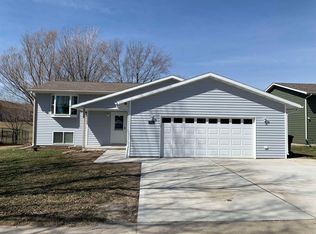 3015 Mary St, Yankton, SD 57078