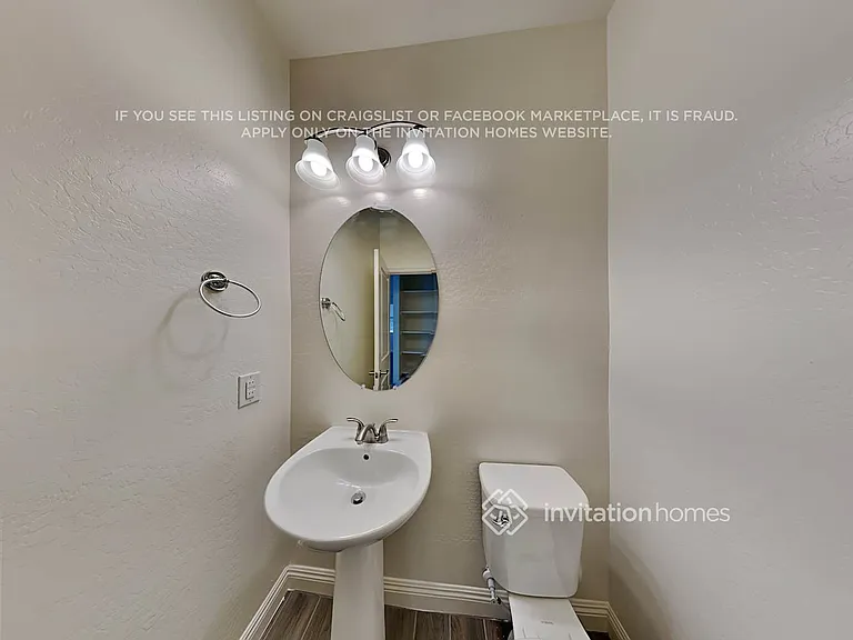 242 N 69th Pl — Photo 17