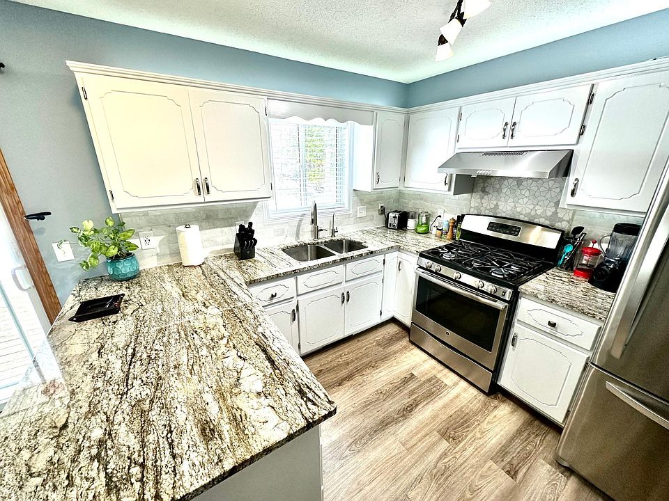 1st image of 409 Heights Rd NW