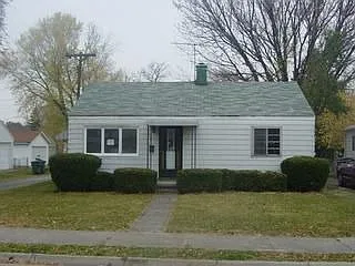 421 Morse Ave photo 1