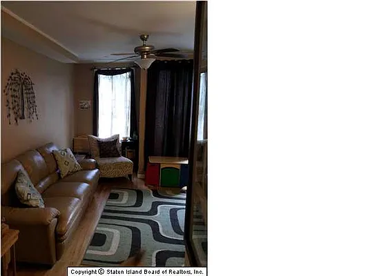 Sold by Thomas Gugliucci Real Estate | media 11