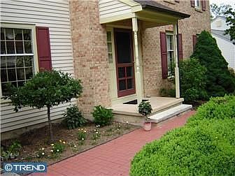 3rd image of 8 Tall Oaks Dr