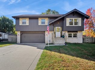 5320 NW 66th Pl, Johnston, IA 50131