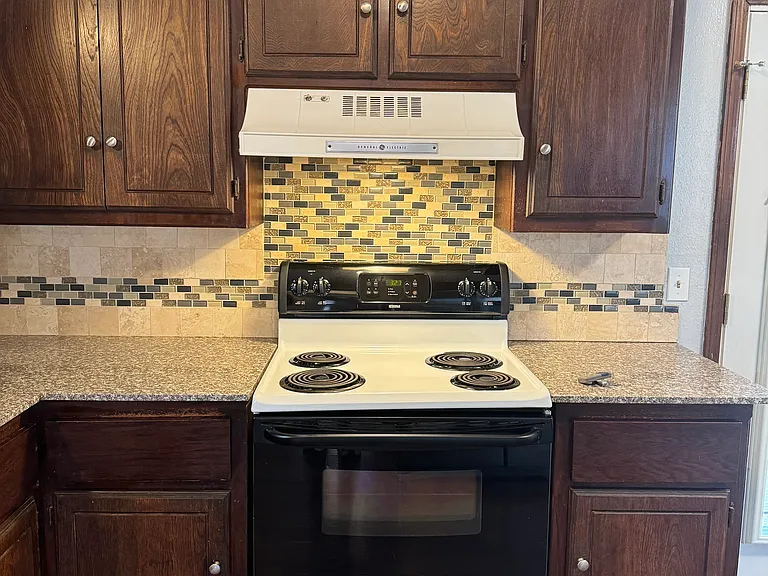 13908 Jeffery Dr — Photo 11