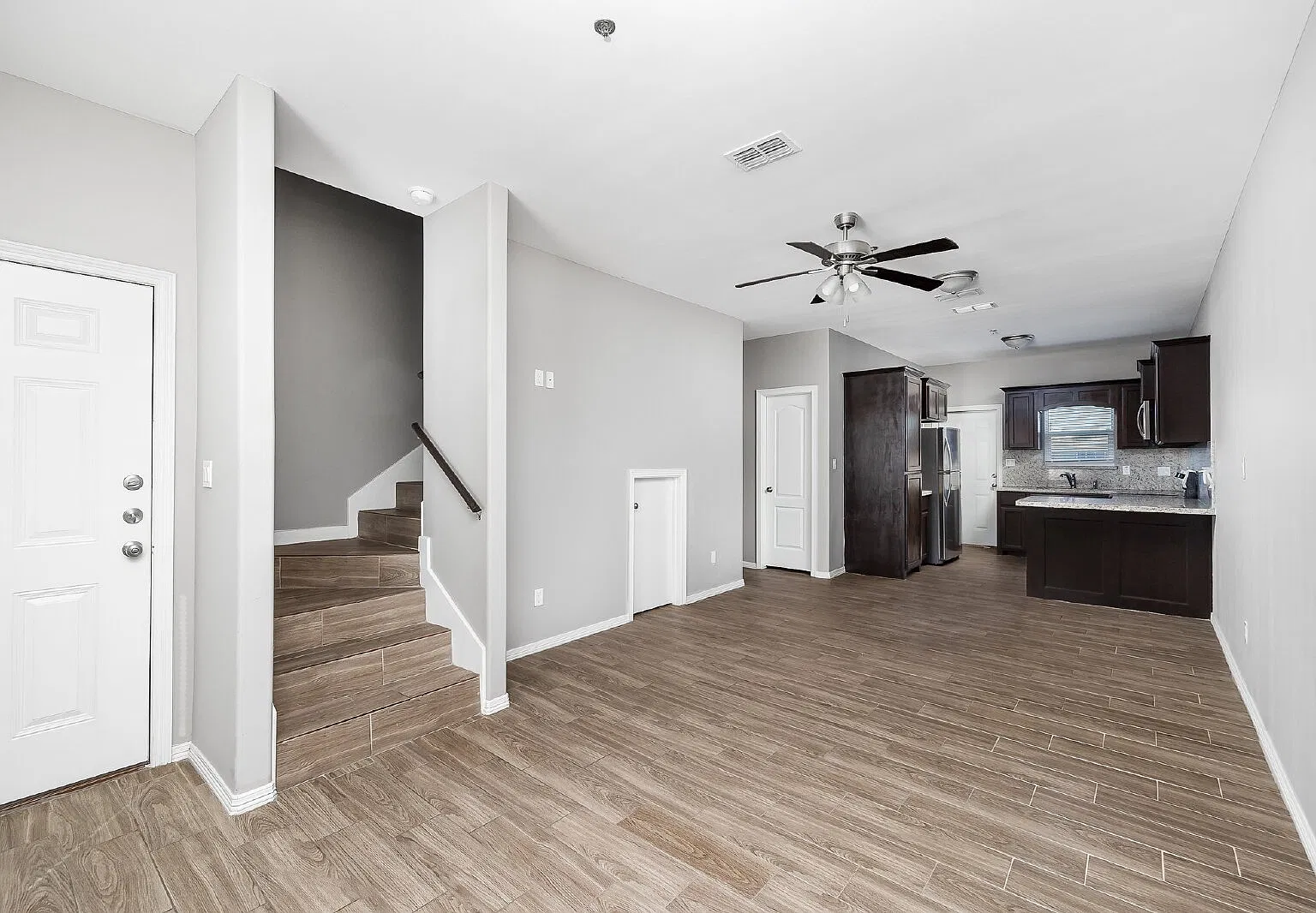 2 bed, 2.0 bath, 1050 sqft, $1,050 — Photo 2