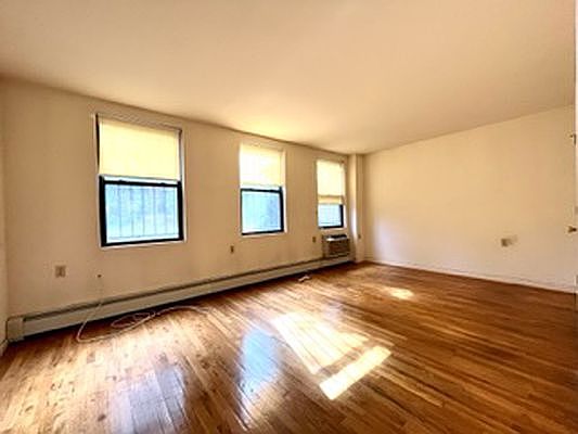 1st image of 1160 Putnam Ave APT 1