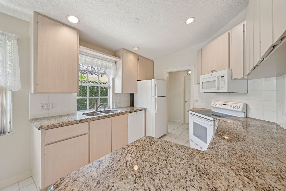 Brier Cir-S2007-015.jpg