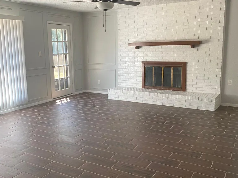 211 Bob White Ct — Photo 1