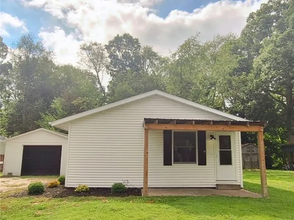 261 Barbara Dr, Oakwood, IL 61858