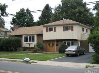 100 Woods Rd, North Babylon, NY 11703