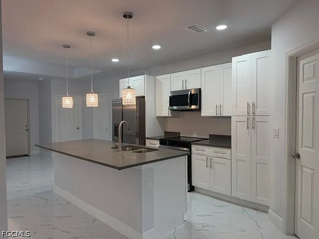 3 bed, 2.0 bath, 1187 sqft, $1,600 — Photo 3