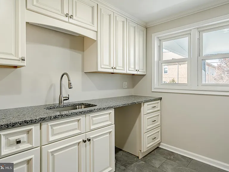 222 3rd Ave — Photo 3