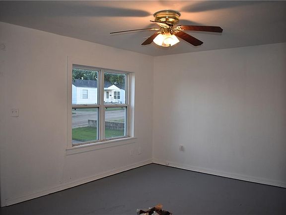 3rd image of 804 W College Ave