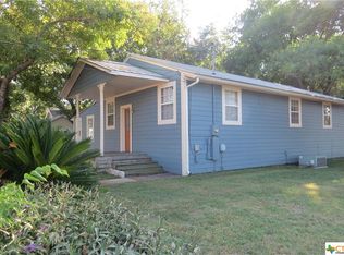 202 S Mesquite Ave, Luling, TX 78648