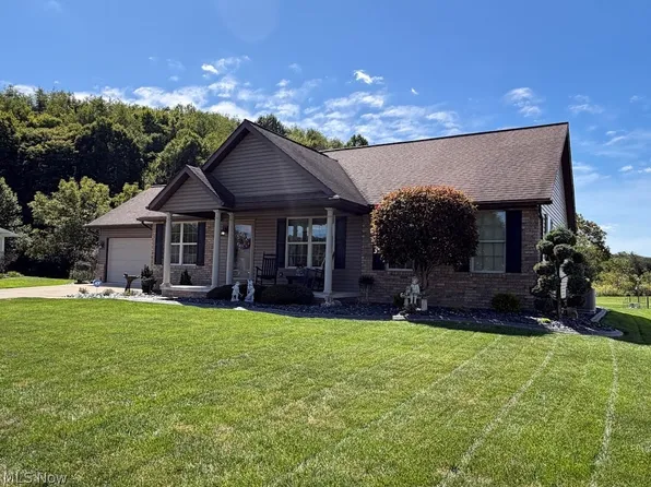 324 Gasser Cir SE, New Philadelphia, OH 44663