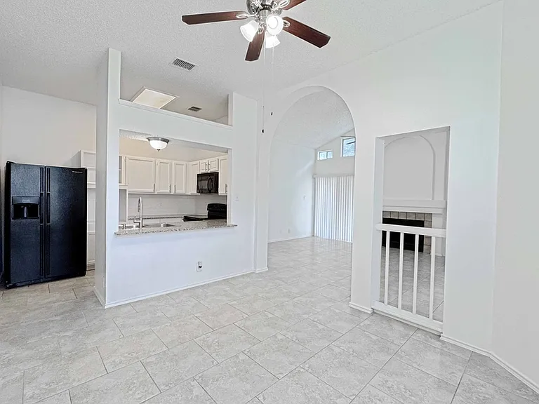 10203 Sunset Field Dr — Photo 9