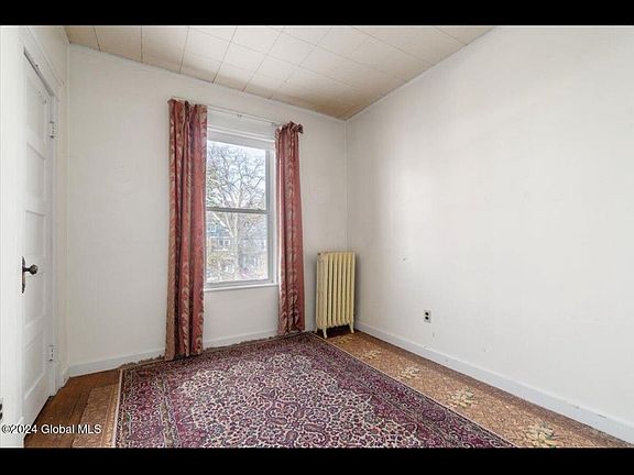 4th image of 117 N Pine Ave #1