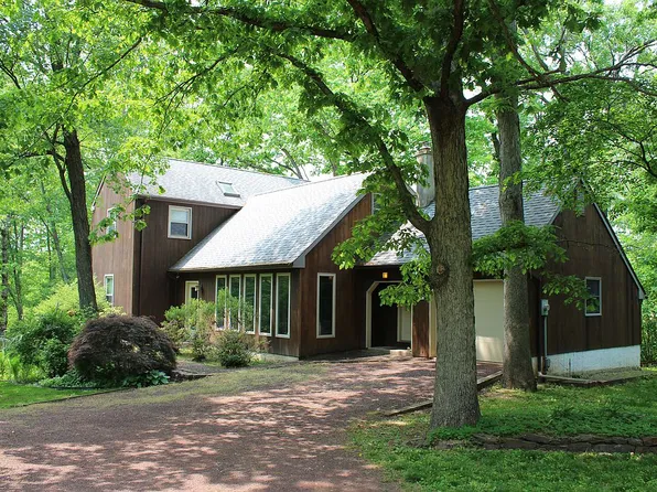 10 Woodlawn Dr, Perkasie, PA 18944