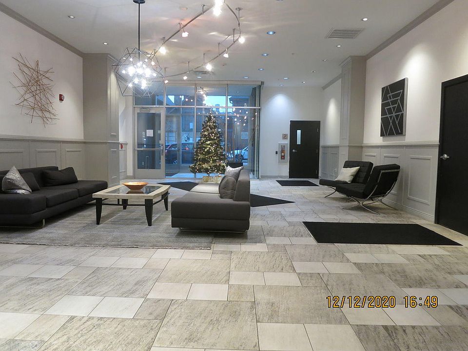 2nd image of 601 E Ogden Ave Unit 806