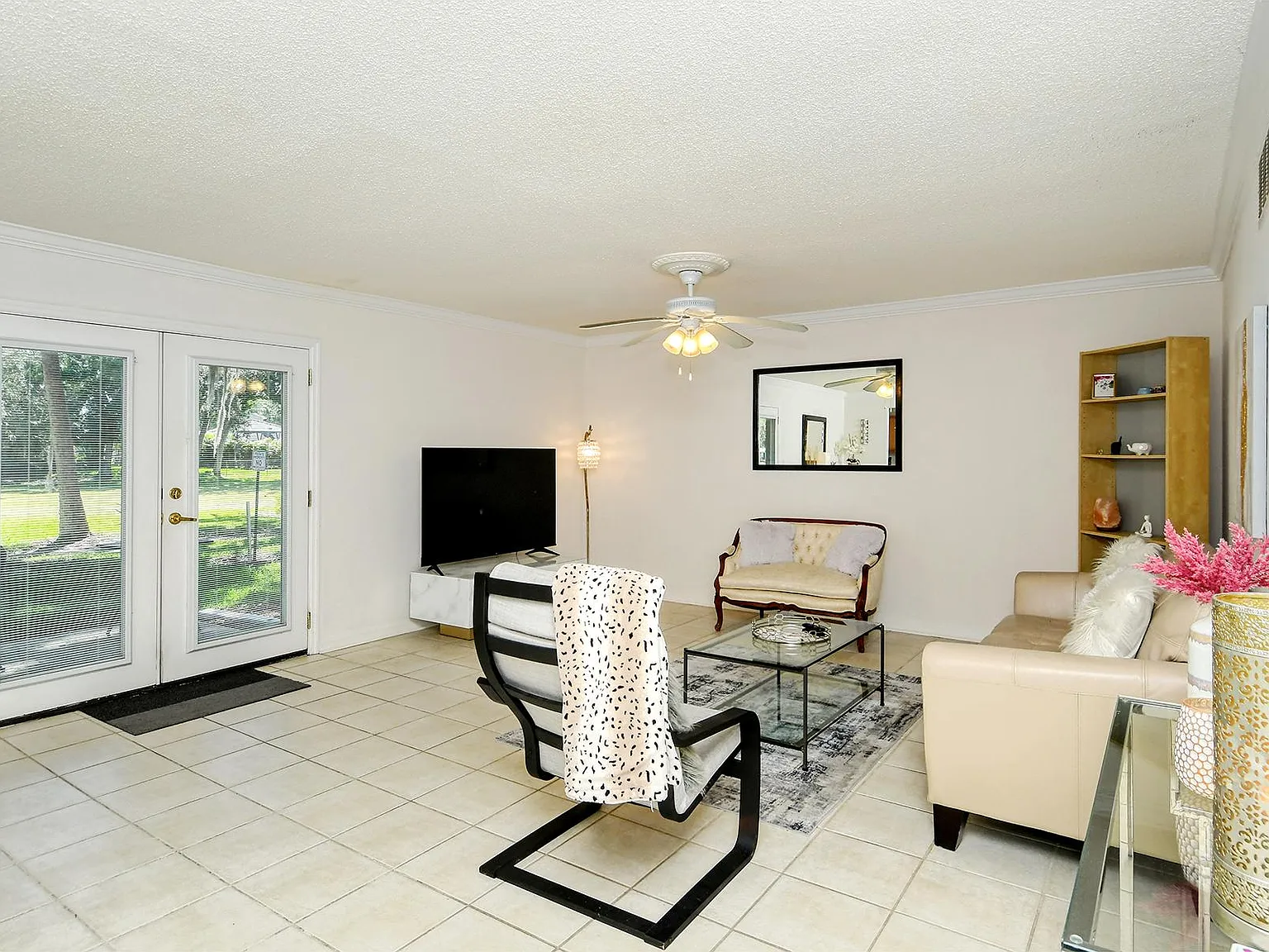 2 bed, 1049 sqft, $1,800 — Photo 4