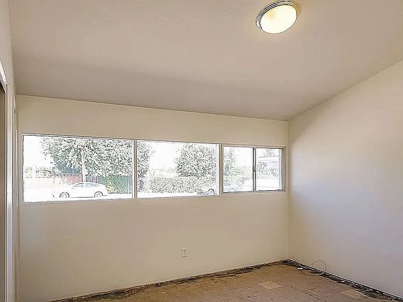 2nd image of 2581 Bartel St