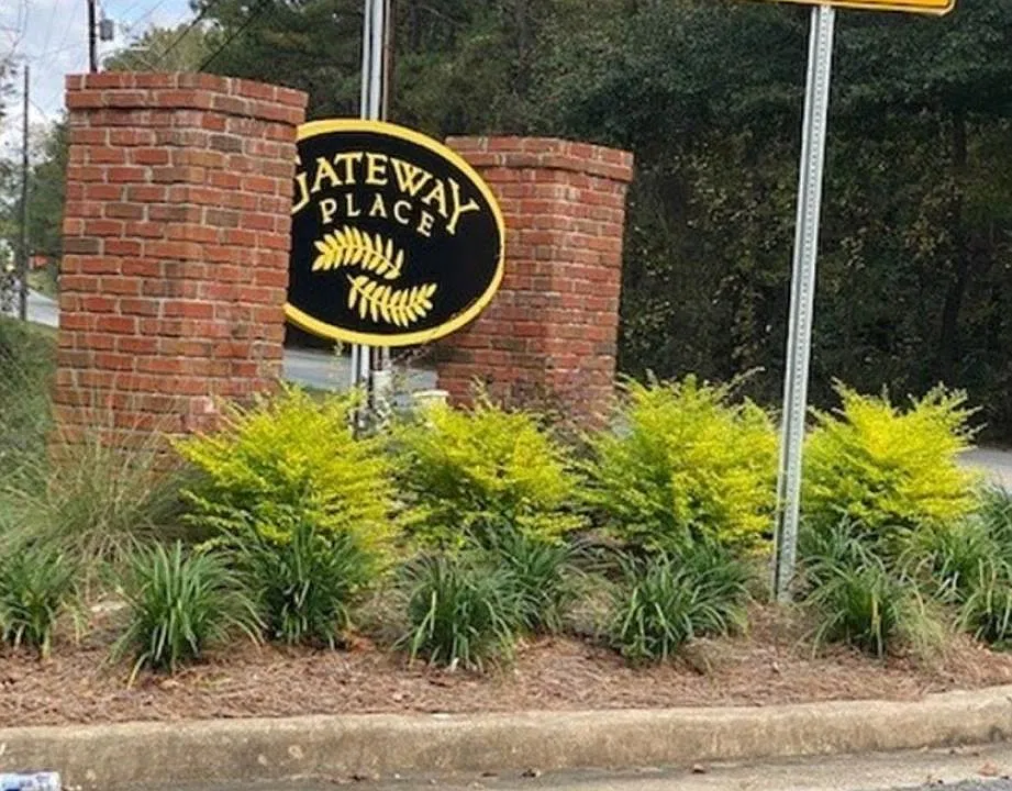 Gateway Place entrance market