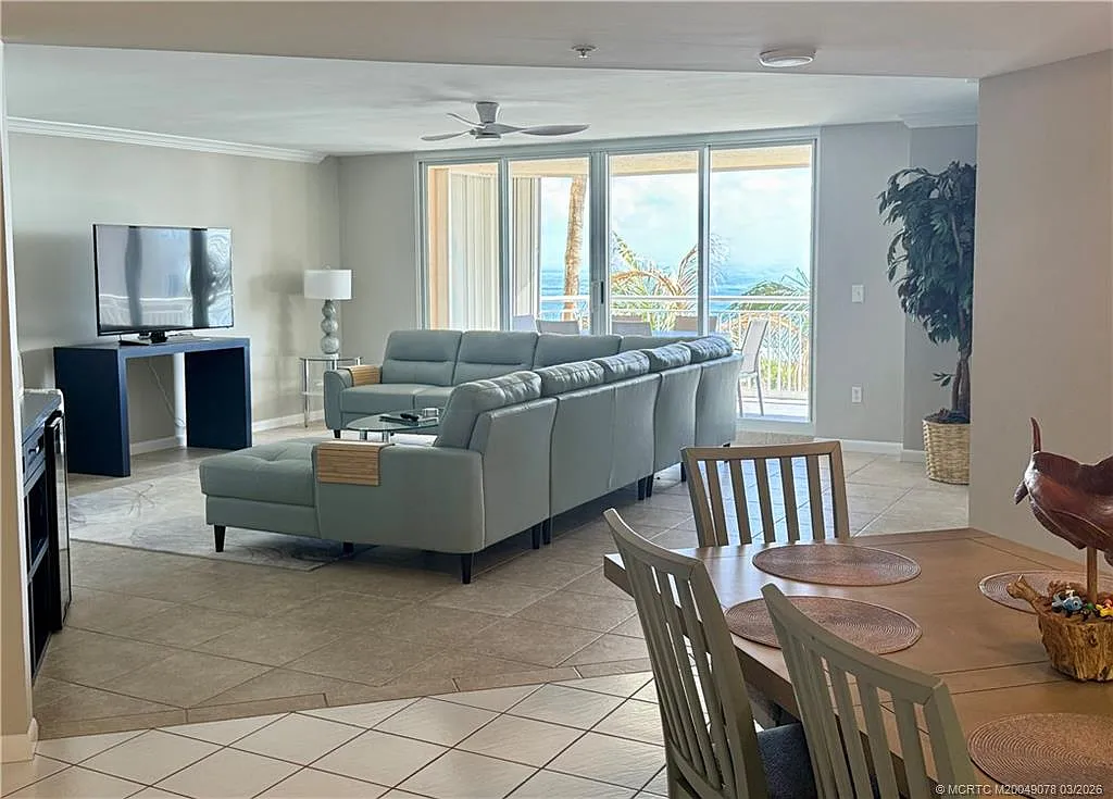 3 bed, 2.0 bath, 1966 sqft, $3,800 — Photo 4