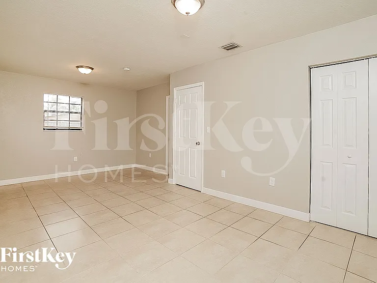 1000 NE 211th Ter — Photo 7