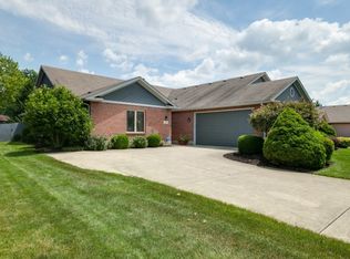 106 Old Carriage Dr, Englewood, OH
