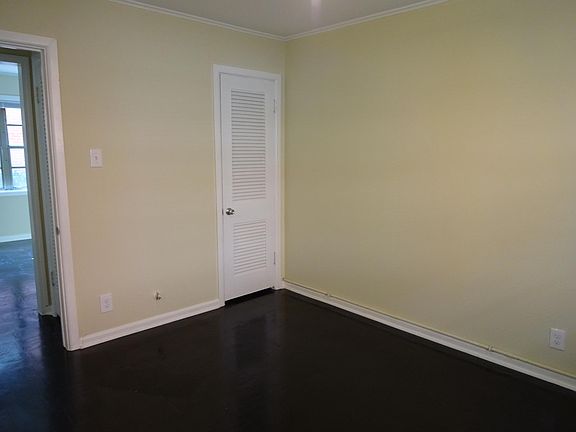 2nd image of 3110 Greenbriar St APT 13