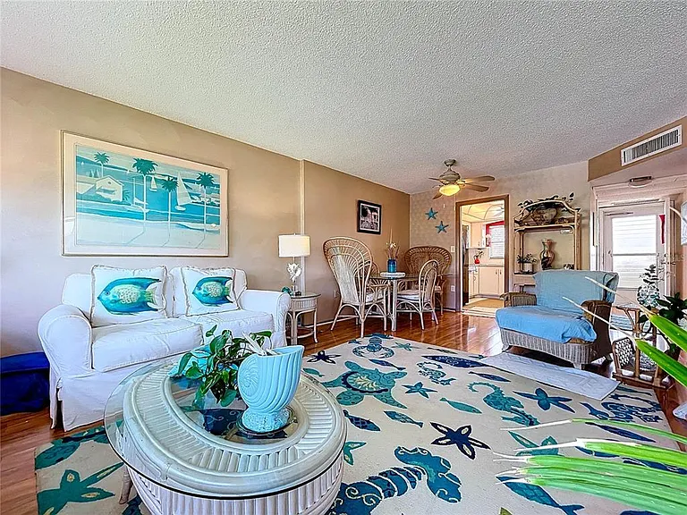 4650 Cove Cir #209 — Photo 7