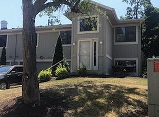 10972 Folkstone Dr, Painesville, OH 44077