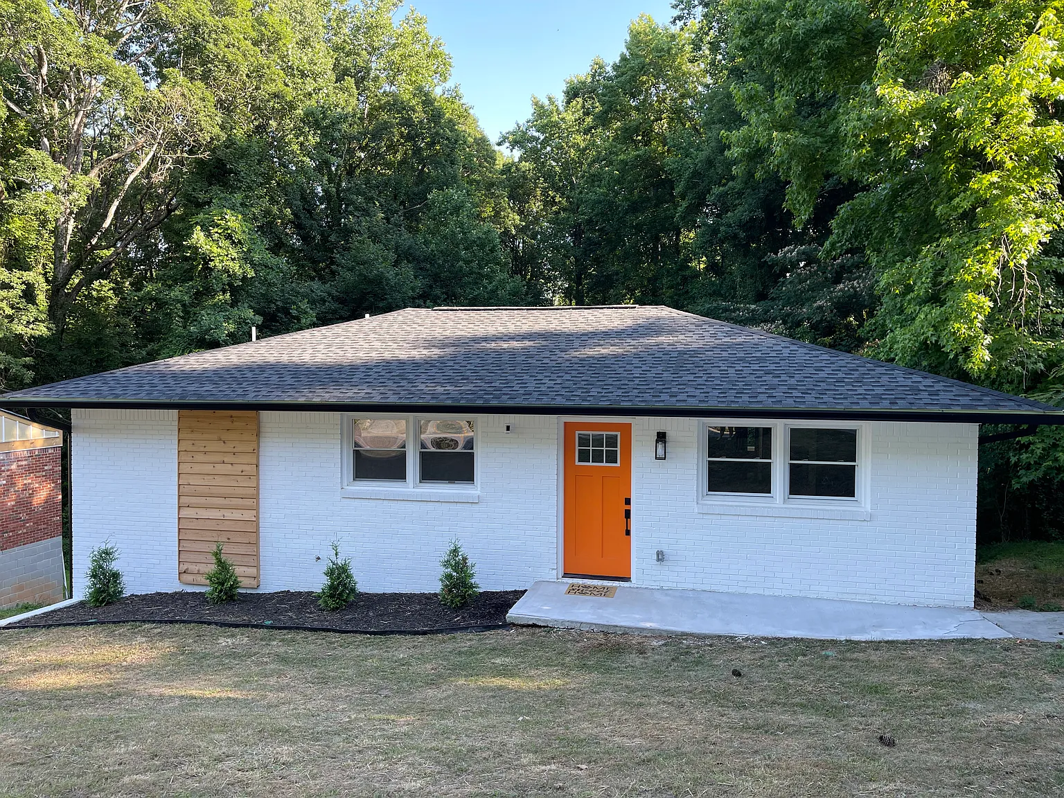 6 bed, 2300 sqft, $2,500 — Photo 2